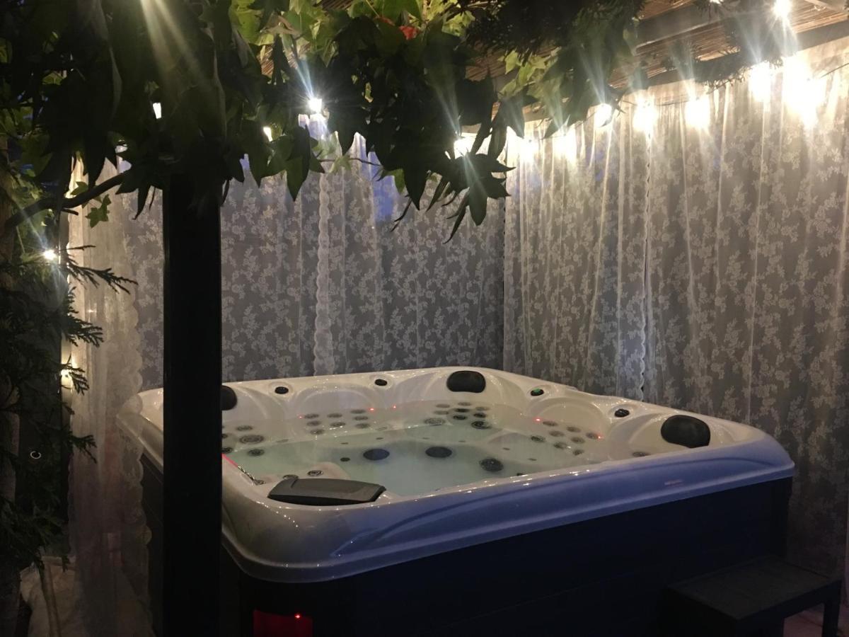 La Villa Des Roses - Suite & Spa Lys-lez-Lannoy Zewnętrze zdjęcie